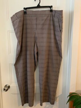 Penningtons, women's stretch grey& red  plaid -wide leg size 28 Petites